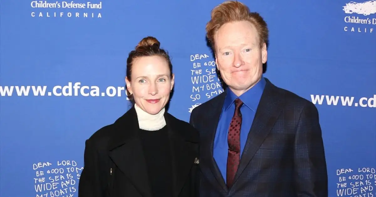 Conan O'Brien bardzo skrywa swój związek z żoną – oto, co wiemy
