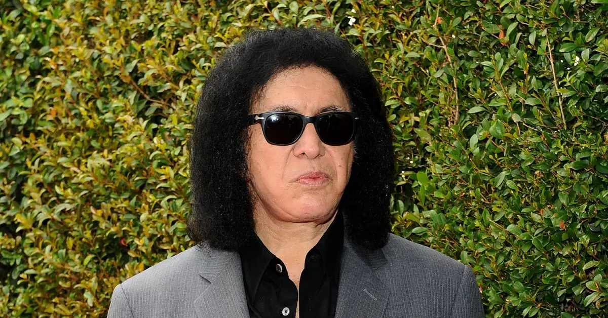 Gene Simmons pred zeleňou