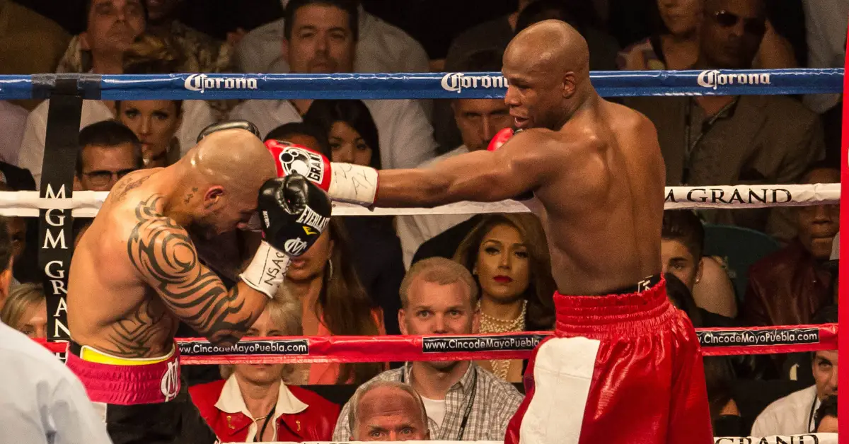 フロイド・メイウェザーがミゲル・コットに勝利