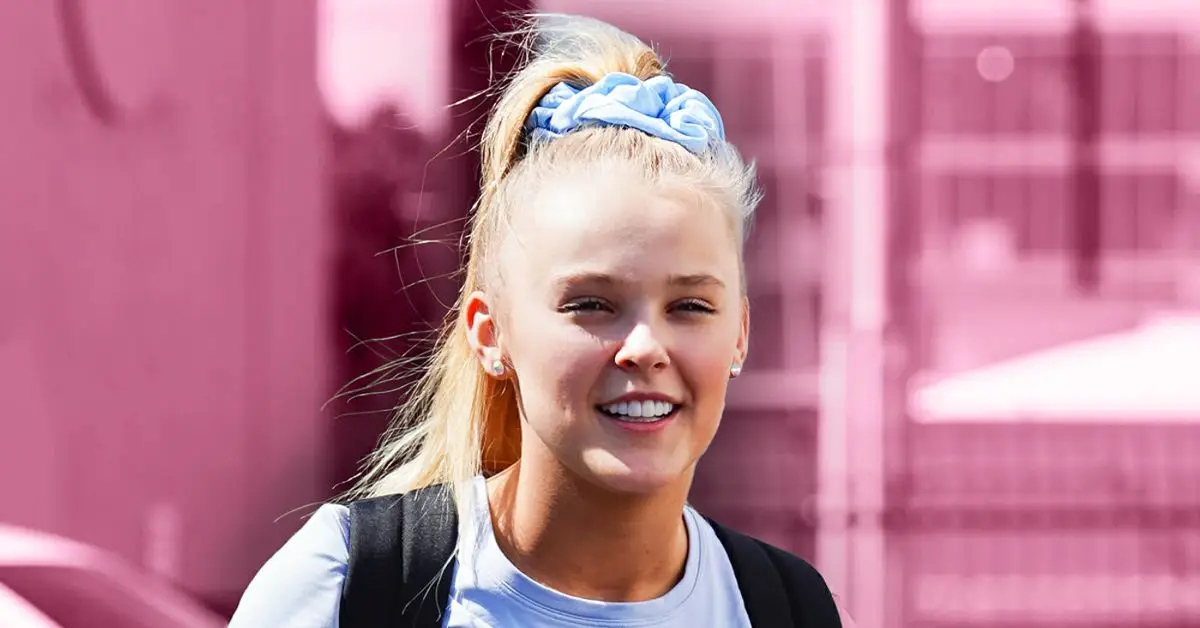 JoJo Siwa souriant