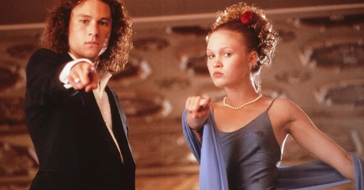 Heath Ledger a Julia Stiles ukazujúci prstom v 10 veciach, ktoré na tebe nenávidím