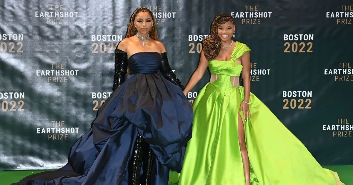 Chloe Bailey y Halle Bailey en la ceremonia de entrega del premio Earthshot en el MGM Music Hall, Fenway