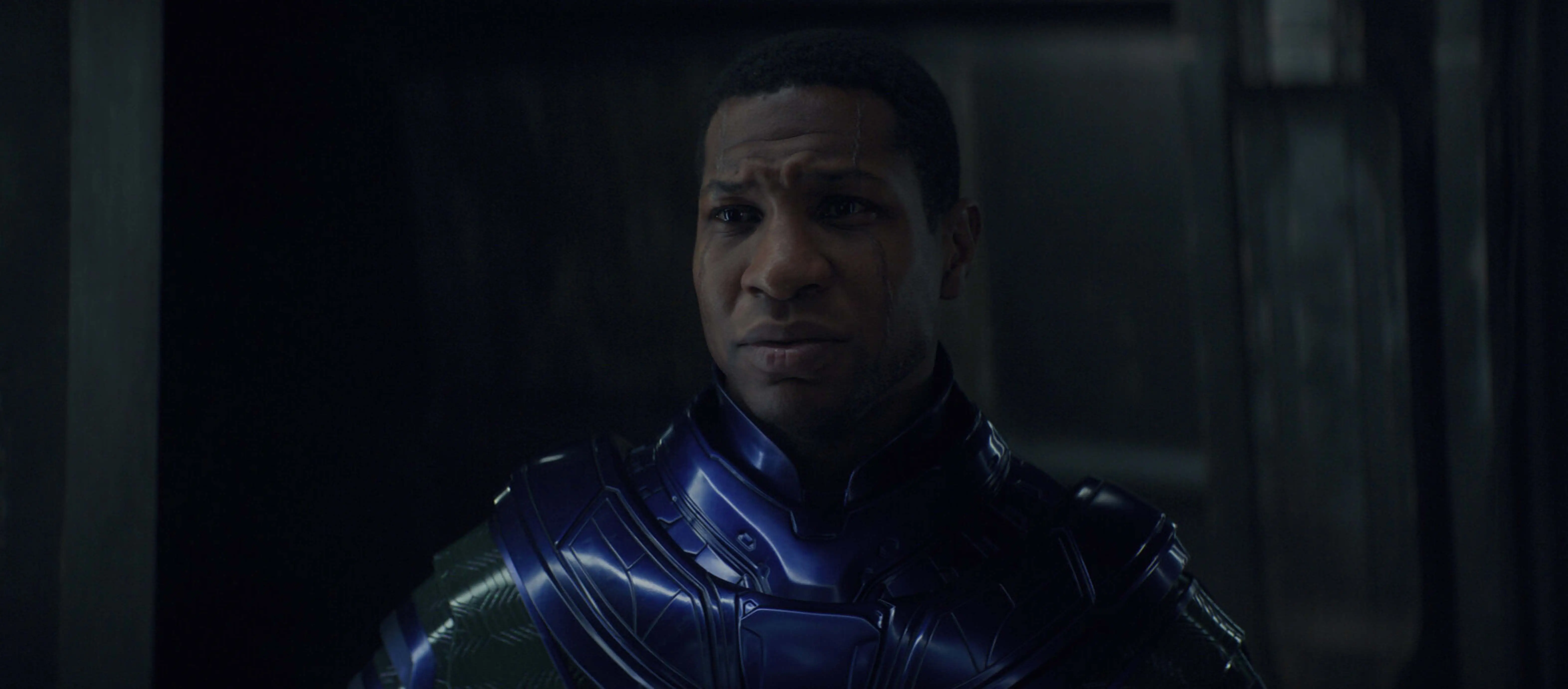 Jonathan Majors com a Kang