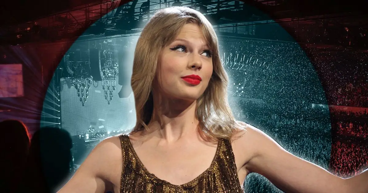 Taylor Swift smiler til koncert