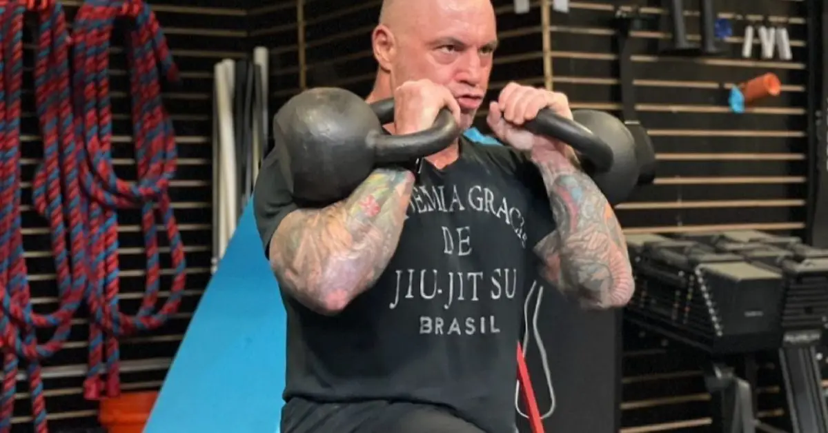 Joe Rogan cvičí