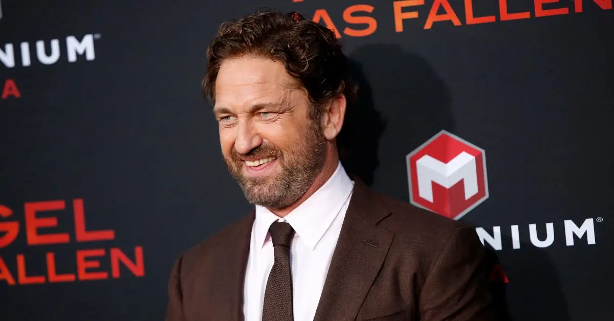 苦しそうな表情のジェラルド・バトラー