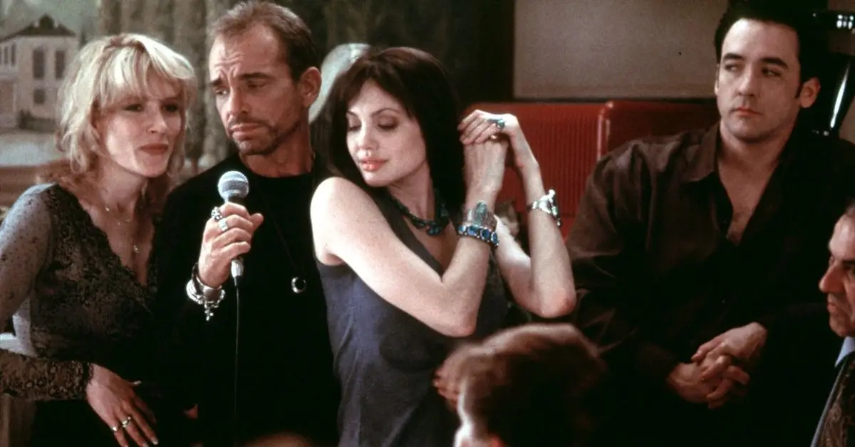 Billy Bob Thornton이 안젤리나 졸리와 할리 베리와 함께 비밀 삼각관계에 있었나요?