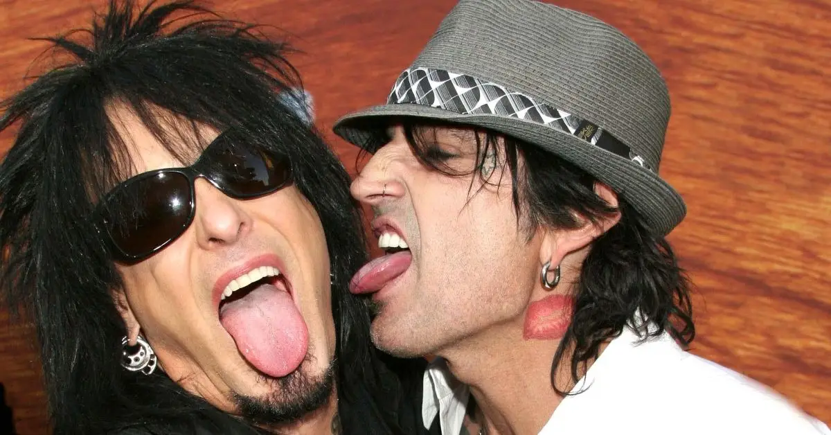 Nikki Sixx i Tommy Lee pozują do zdjęć