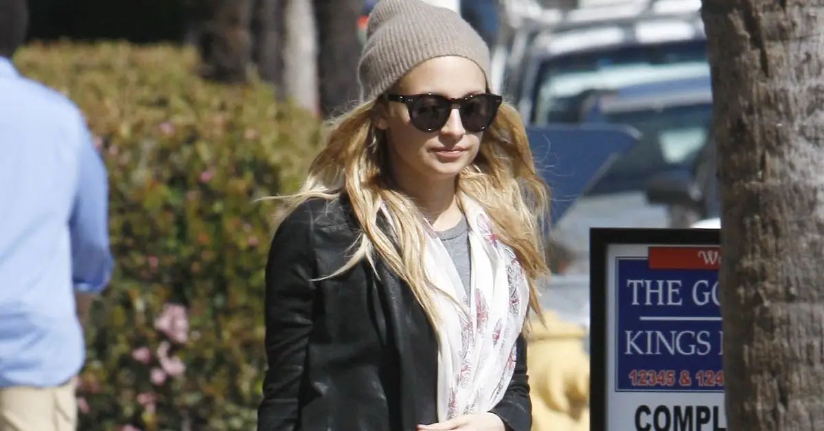 Nicole Richie jde na procházku ven
