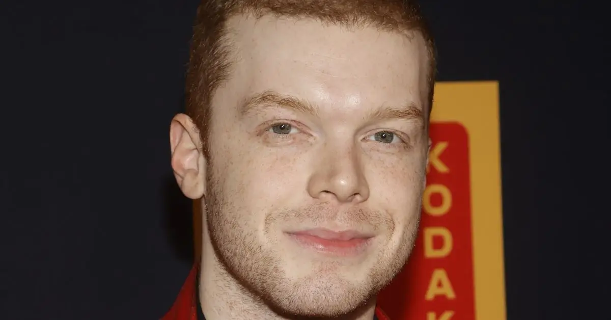 Cameron Monaghan posant per a una foto