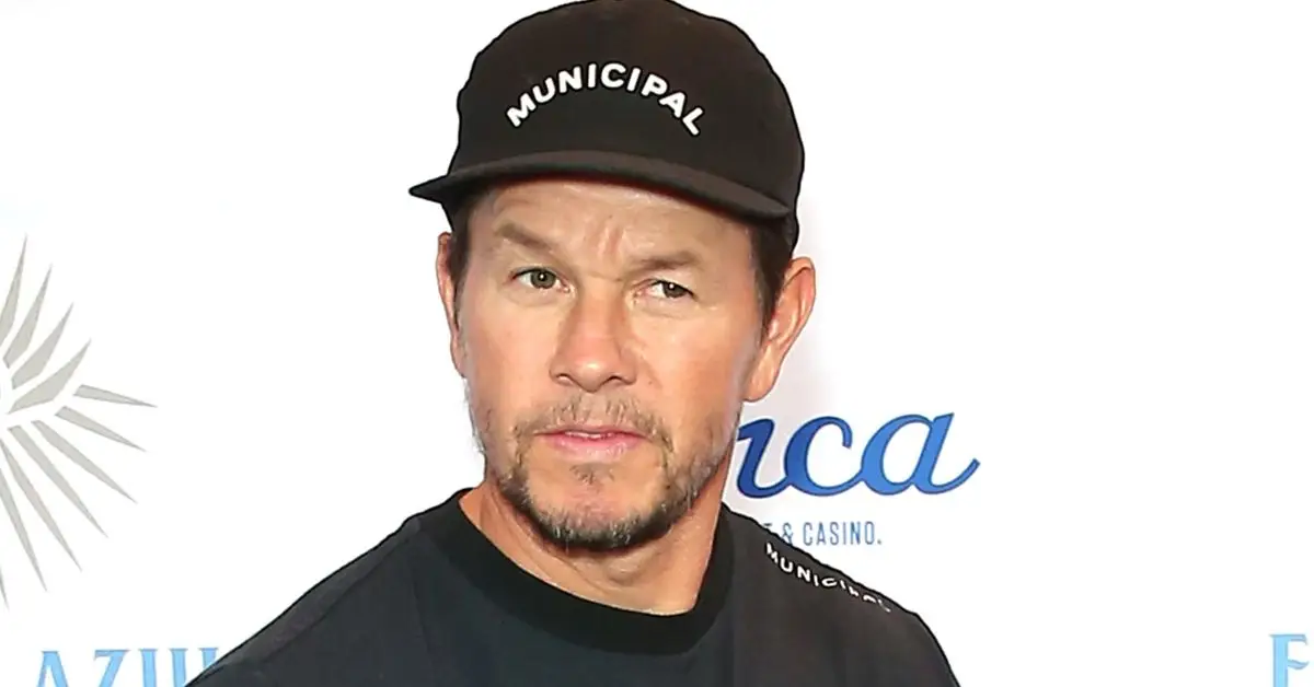 Mark Wahlberg aixecant una cella