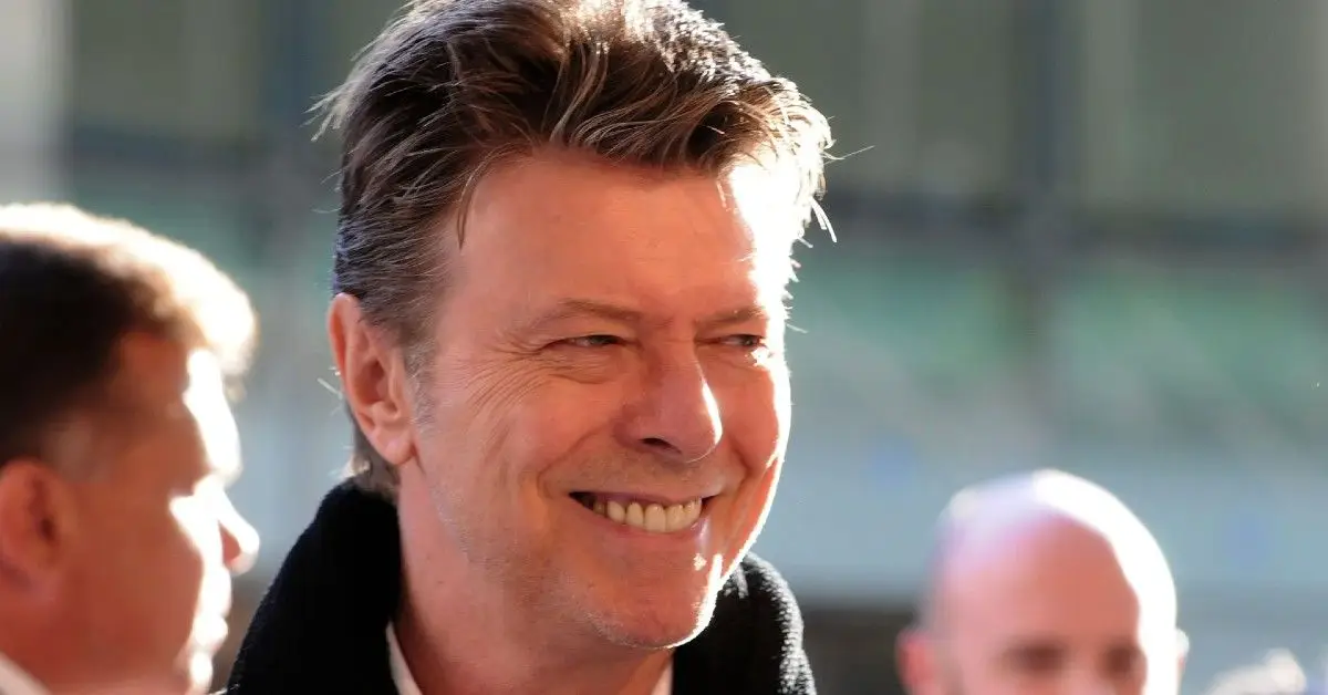 David Bowie partecipa ai Fashion Awards.