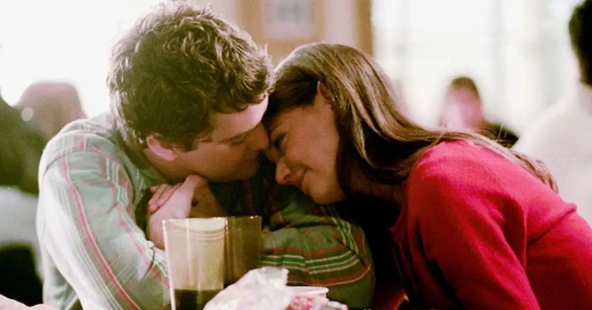 Katie Holmes sagde, at Joshua Jackson var hendes første kærlighed, men er de venlige i dag?