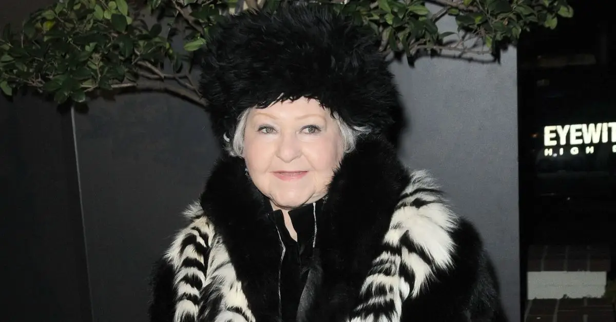 레드카펫 위의 에스텔 해리스