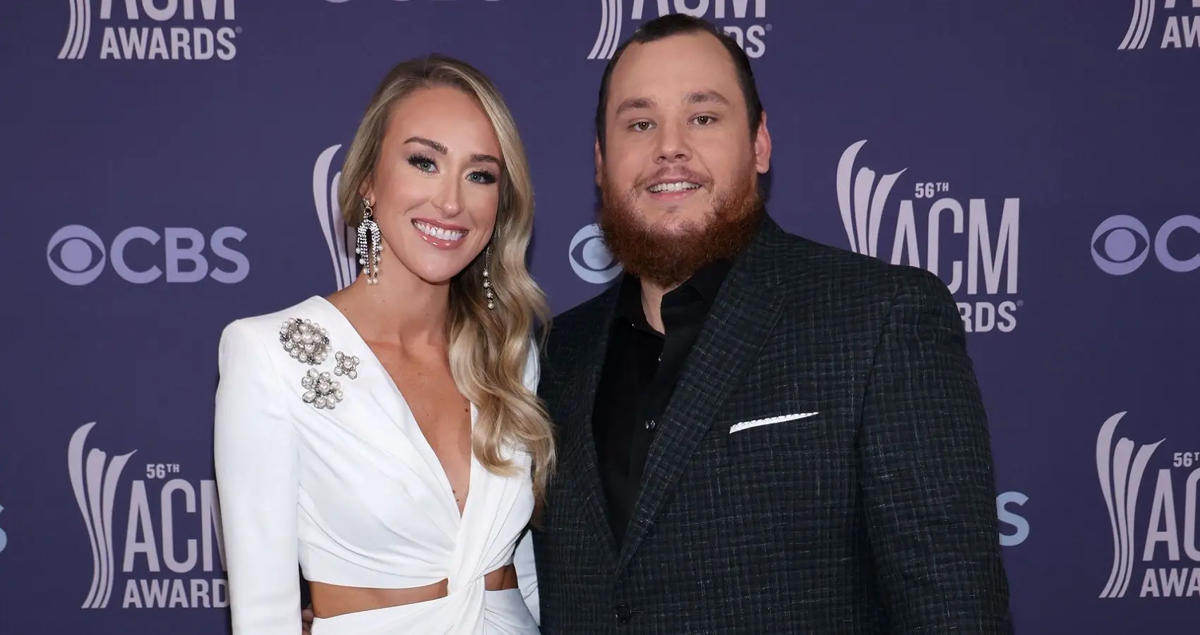 Luke Combs i la seva dona Nicole Hocking a la catifa vermella