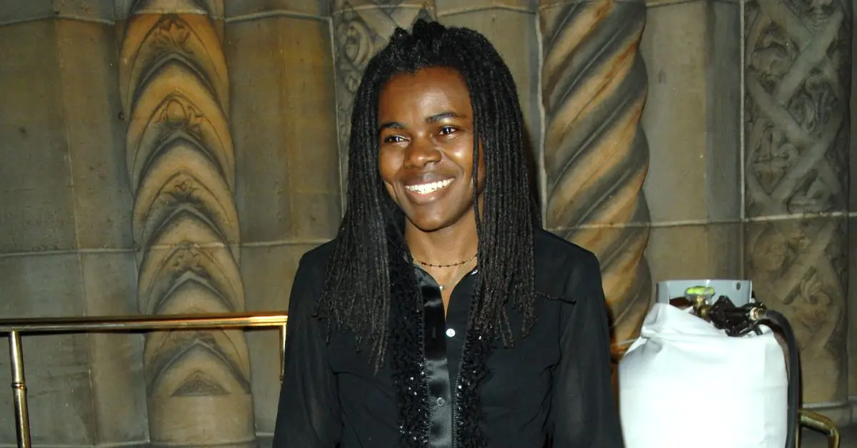 Tracy Chapman somrient
