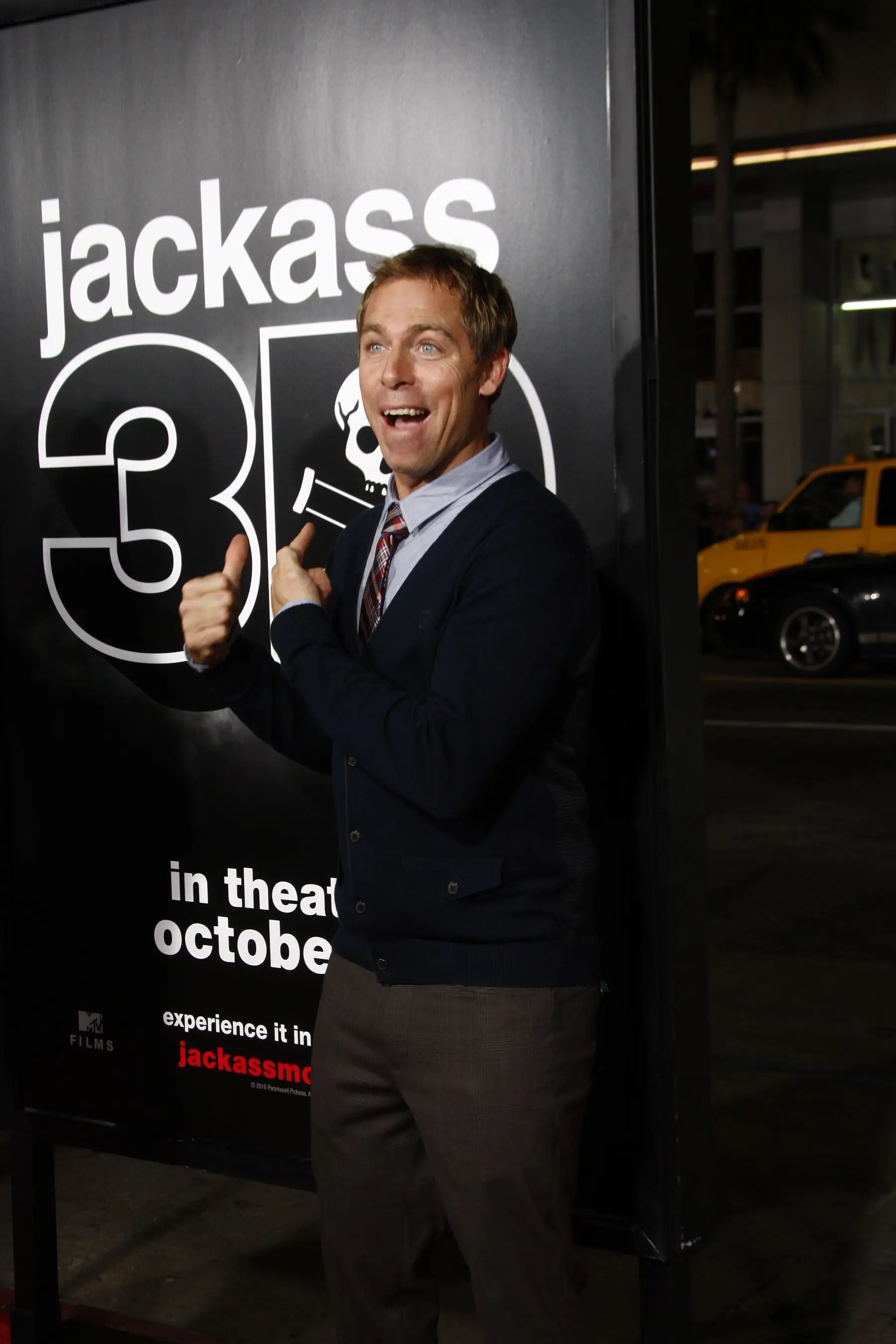 로스앤젤레스에서 열린 Jackass 3D 시사회에 참석한 데이브 잉글랜드