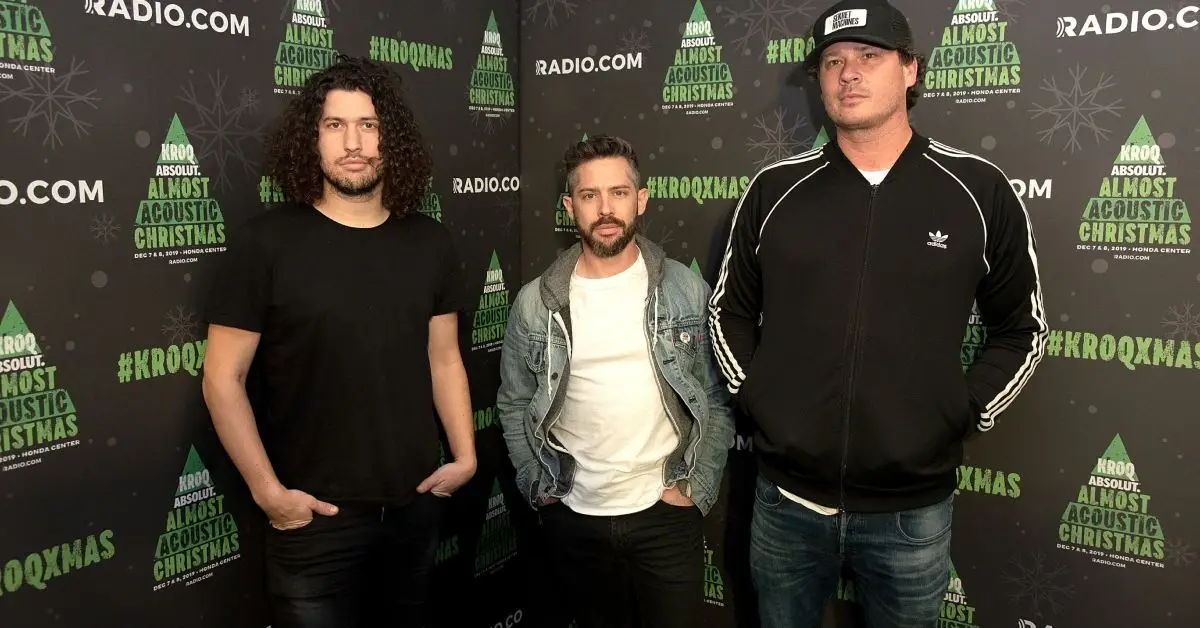 一緒に立つイラン・ルービン、マシュー・ルバーノ、トム・デロング