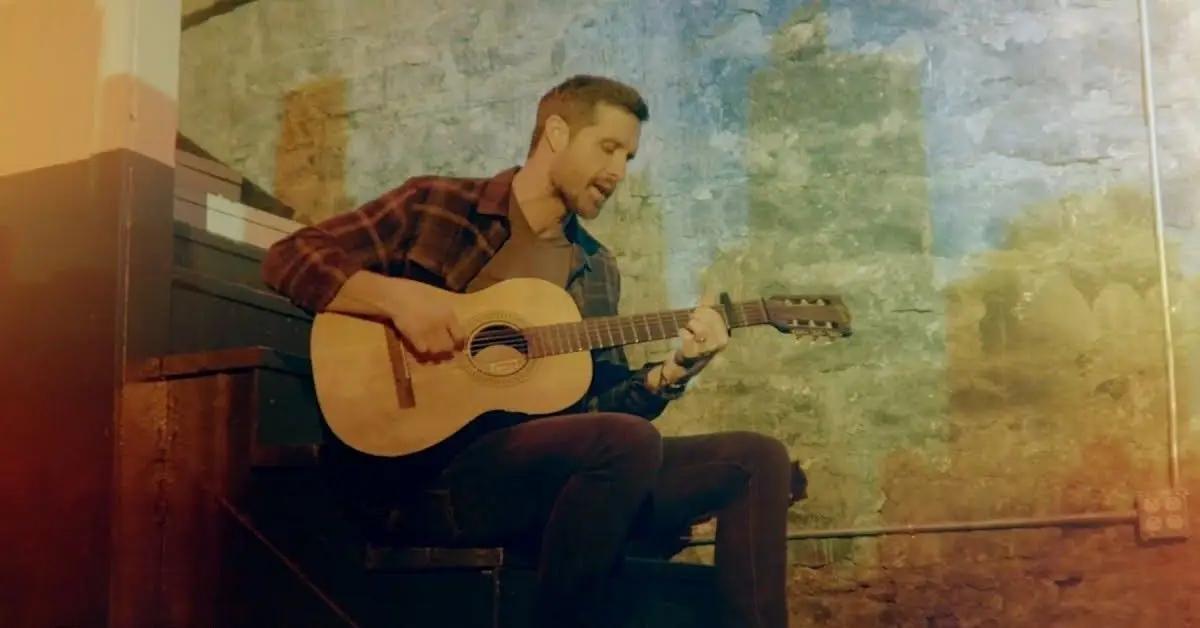 På trods af massiv succes på TikTok (og en Applebees aftale), er Walker Hayes' nettoværdi ikke så fancy