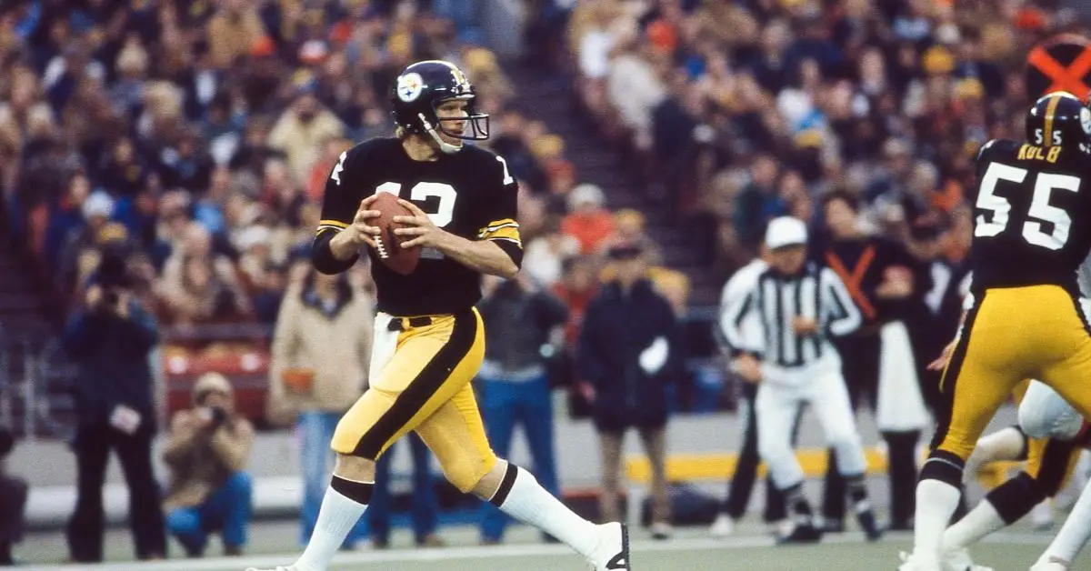 테리 브래드쇼(Terry Bradshaw)의 건강 문제로 인해 경력 기간 동안 여러 번 은퇴해야 했습니다.