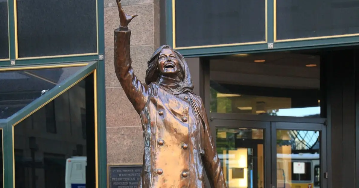 Estátua de Mary Richards do The Mary Tyler Moore Show