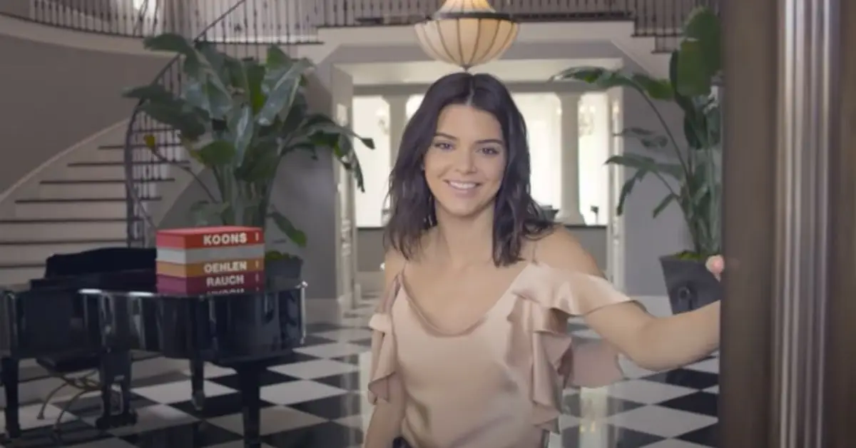 Il lavoro di modella di Kendall Jenner le è valso un enorme patrimonio netto: ecco quanto vale