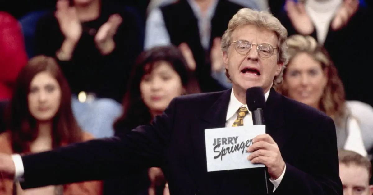 Aqui está o que aconteceu com o patrimônio líquido e o enorme patrimônio de Jerry Springer depois que ele morreu