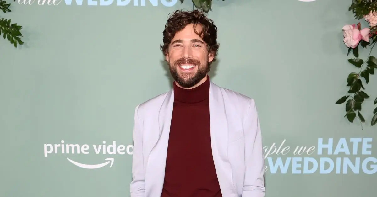 Dustin Millligan na červenom koberci