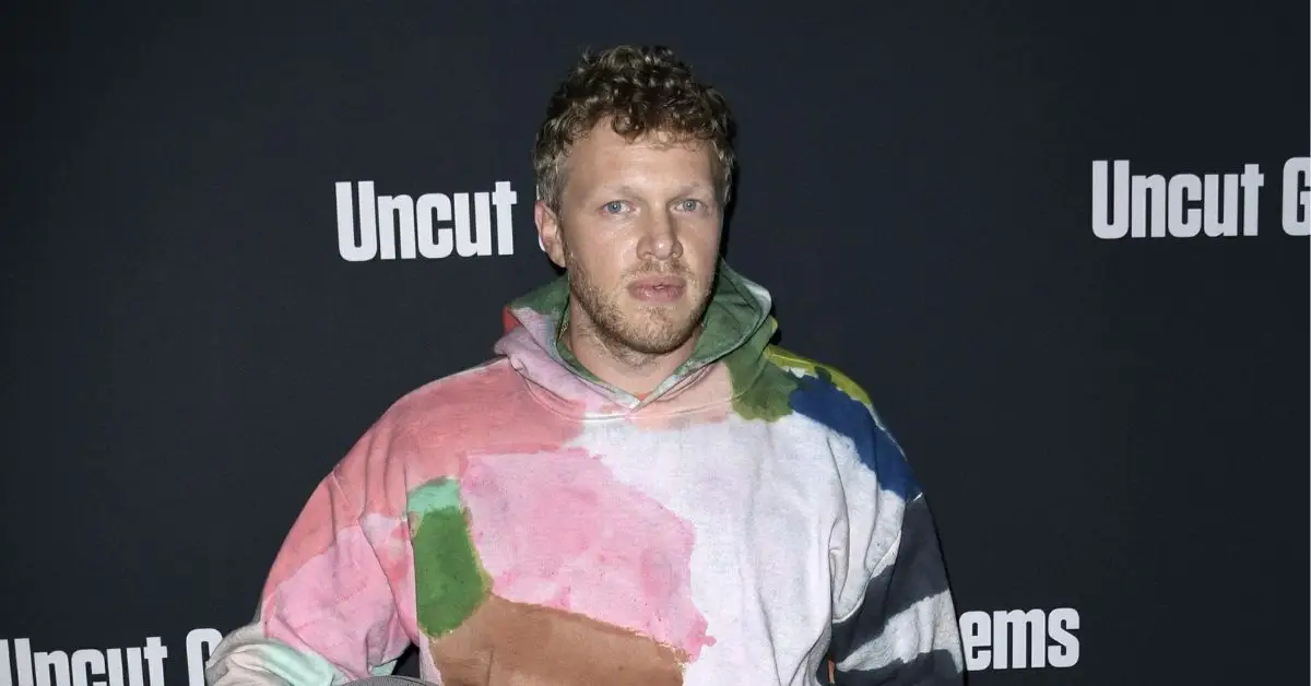 Sebastian Bear-McClard sur le tapis rouge de l'avant-première d'un film