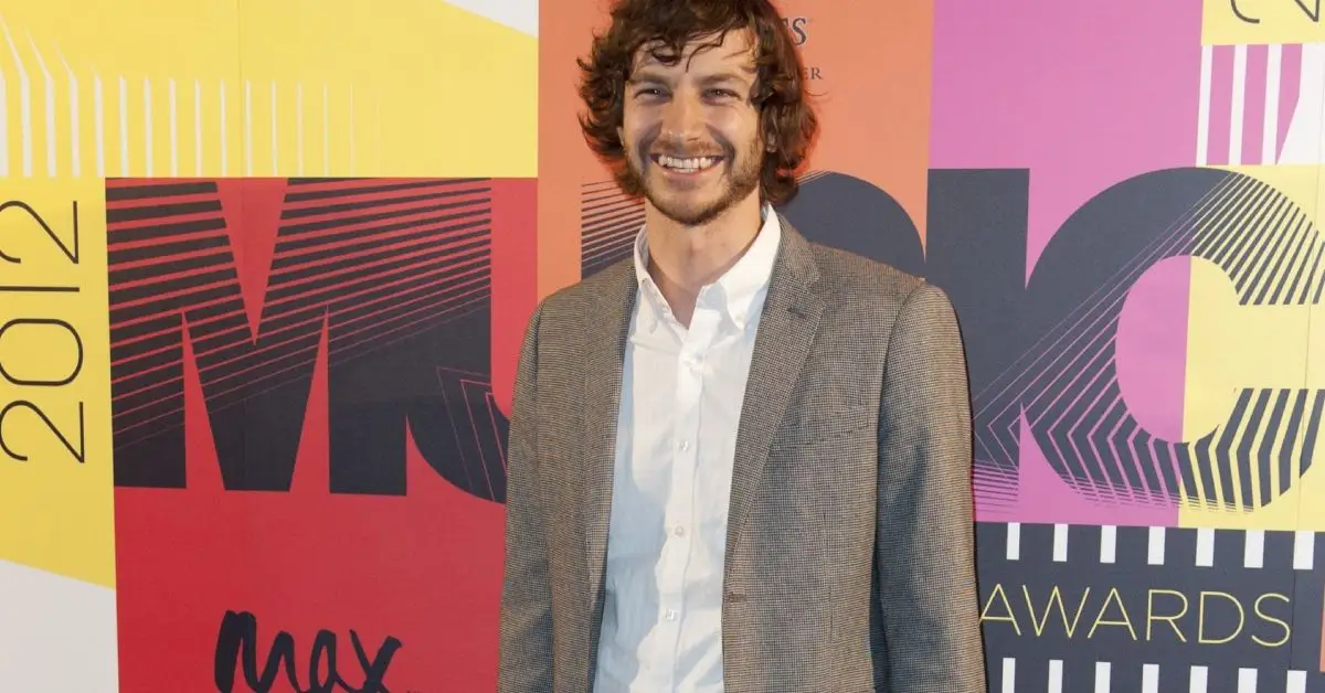 Wally De Backer sorrindo em um evento