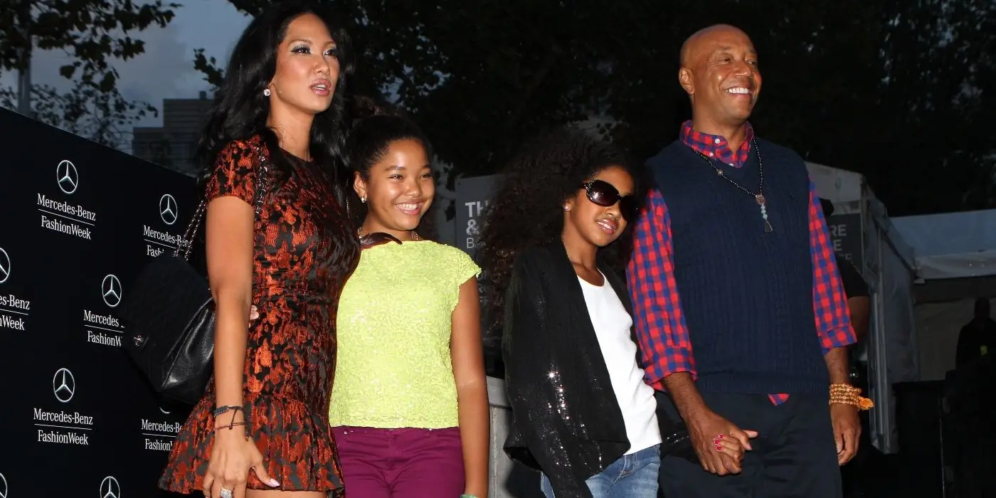 Kimora Lee Simmons, Aoki Lee Simmons, Ming Lee Simmons y Russell Simmons en la alfombra roja