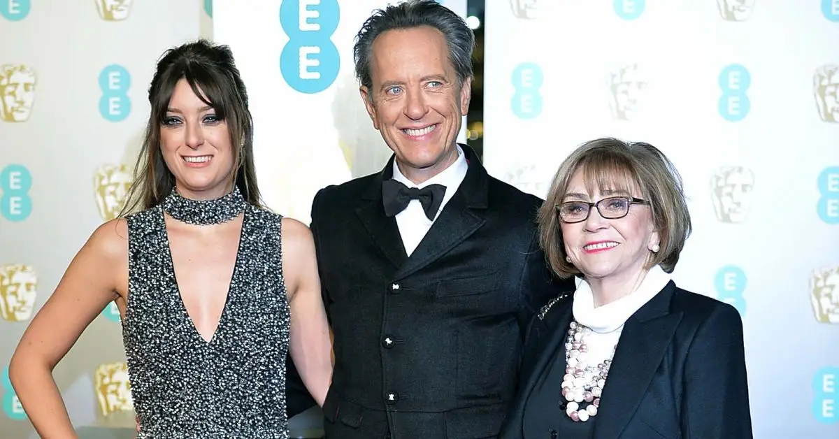 Richard E. Grant z córką Olivią i żoną Joan Washington