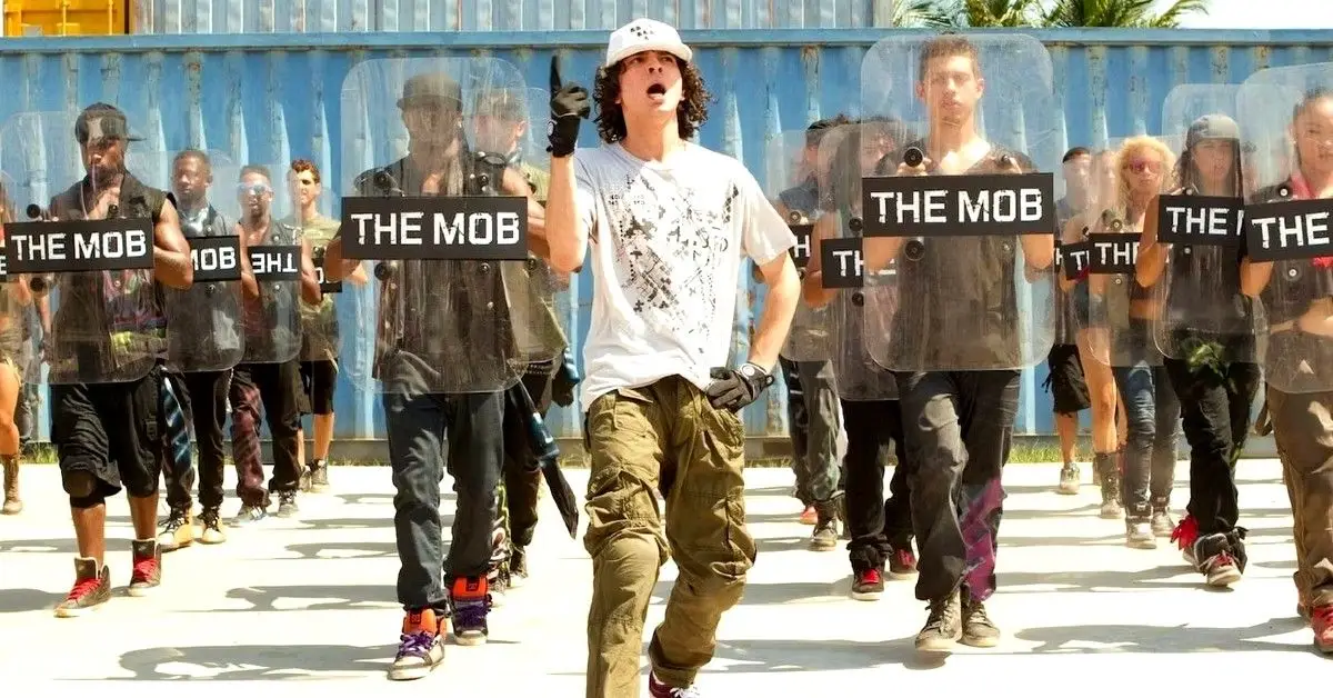 Adam Sevani als Elch in Step Up 4