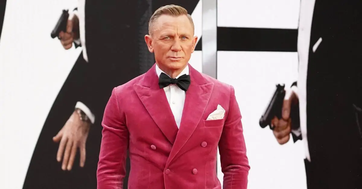 דניאל קרייג טוקסידו אדום