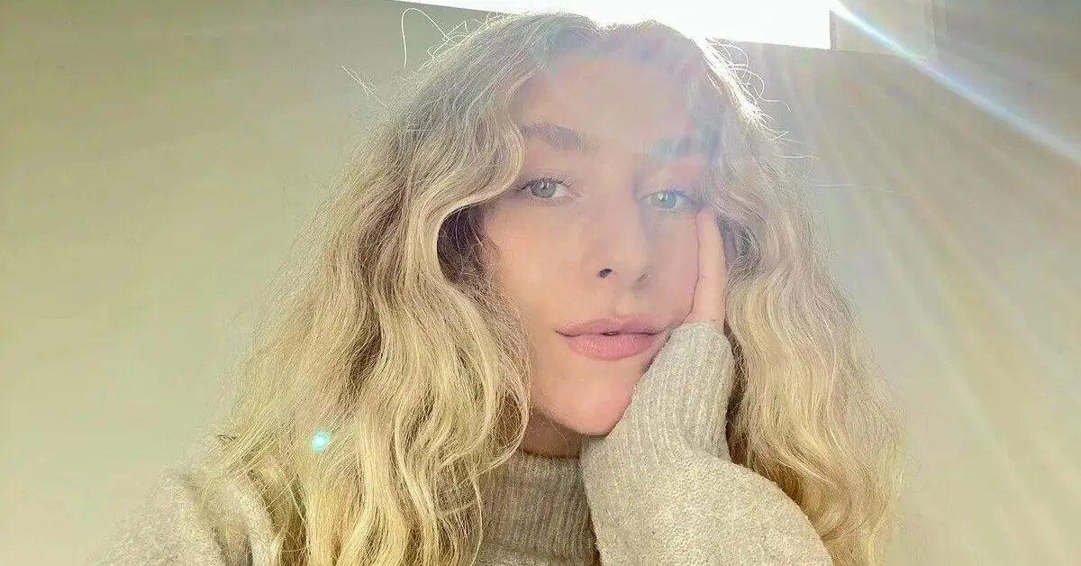 Inde i Courtney Taylor Olsens mystiske personlige liv bortset fra Mary Kate og Ashley