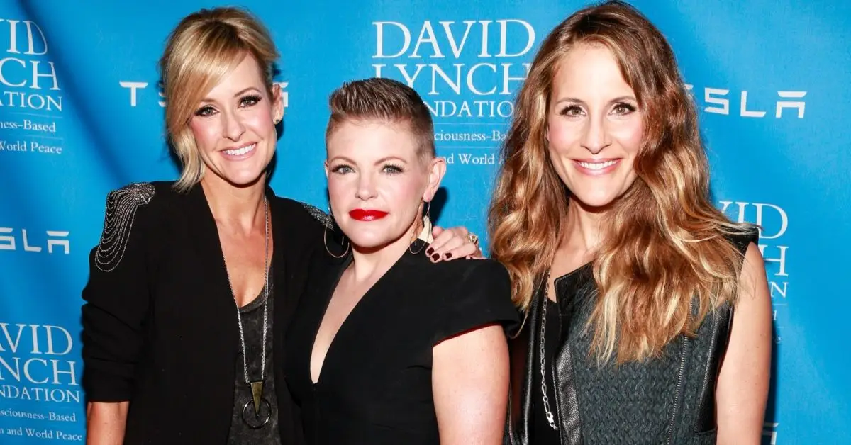 האפרוחים של דיקסי עומדים על שטיח אדום