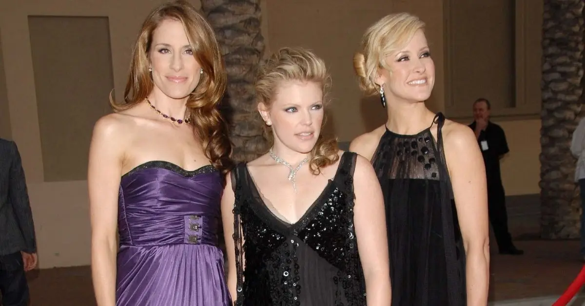 האפרוחים של דיקסי בתערוכת פרסים