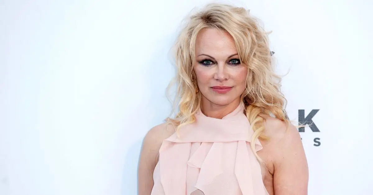 Pamela Anderson deltar i amfAR Cannes-galan