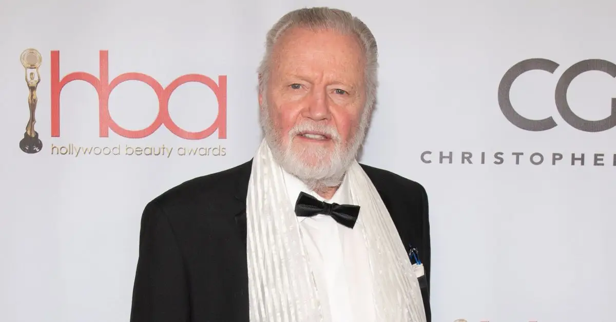 Jon Voight na czerwonym dywanie