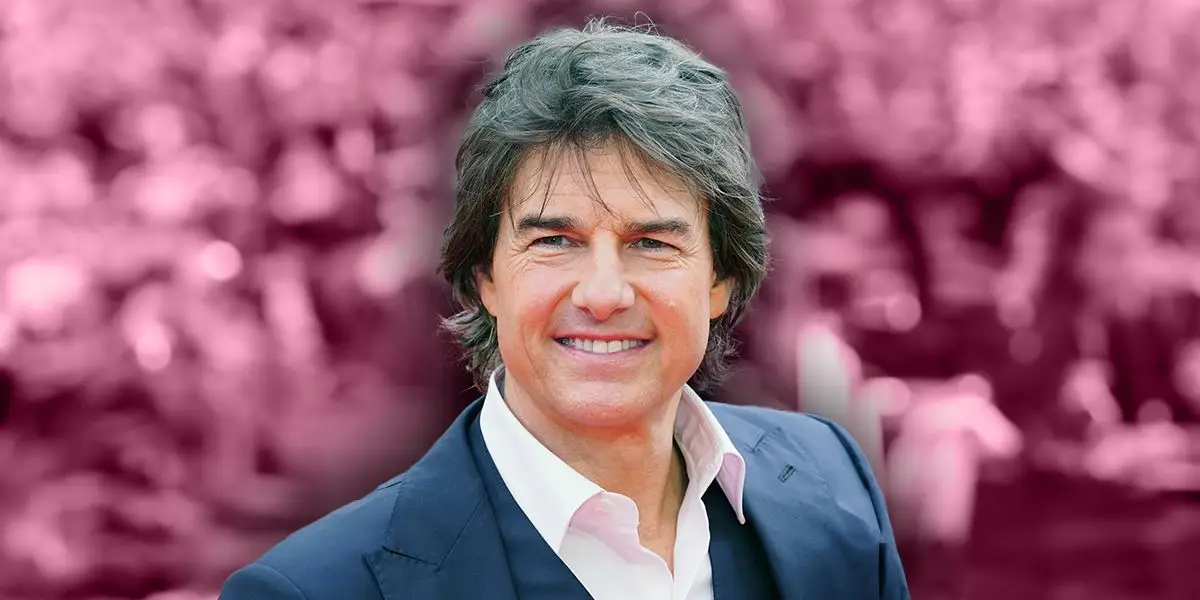 Tom Cruise uśmiecha się i zęby na czerwonym dywanie