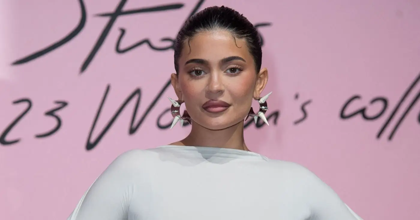 Kylie Jenner ubrana na biało