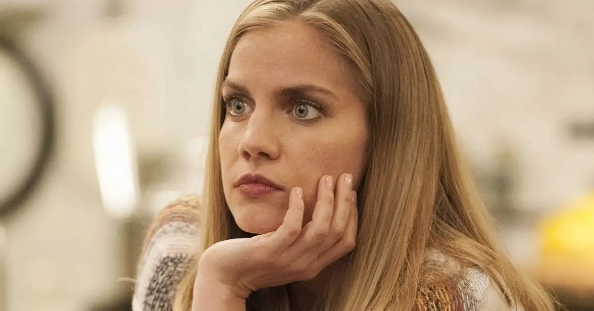 Anna Chlumsky in una scena di VEEP