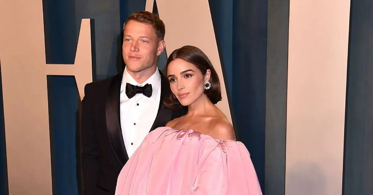 Olivia Culpo e Christian McCaffrey no tapete vermelho