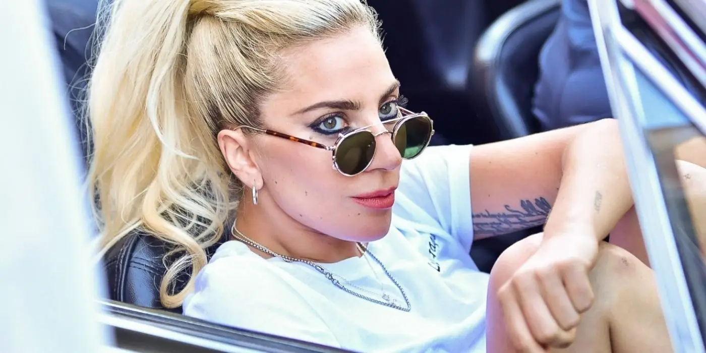 Lady Gaga a-t-elle toujours son tatouage Taylor Kinney ?