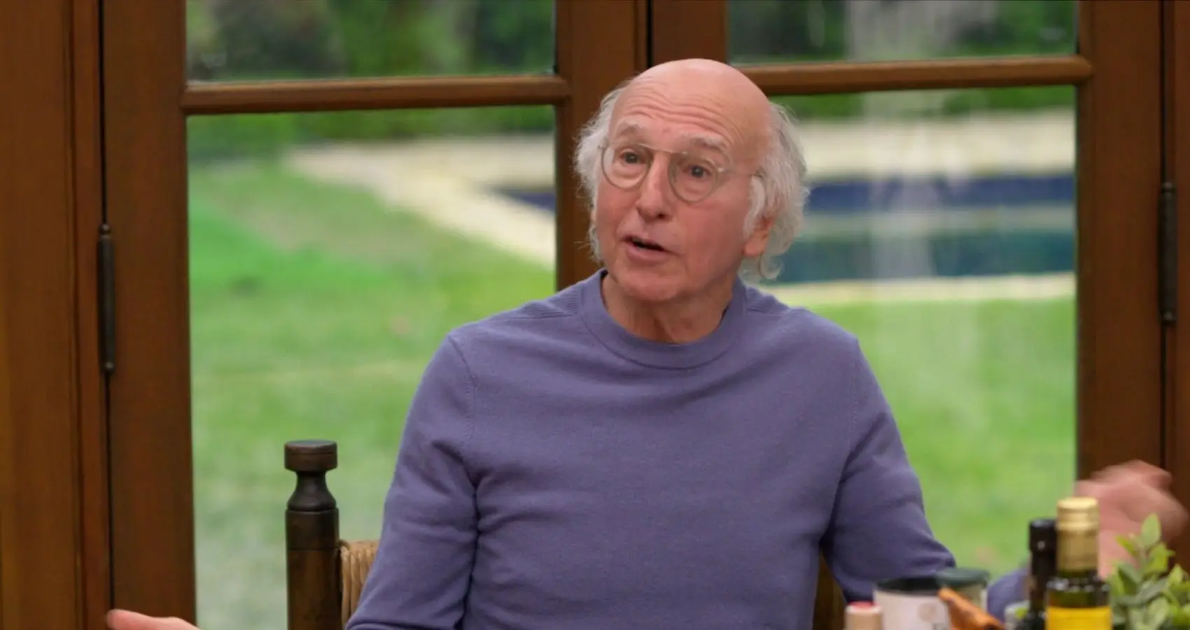 Larry David ser förvånad ut