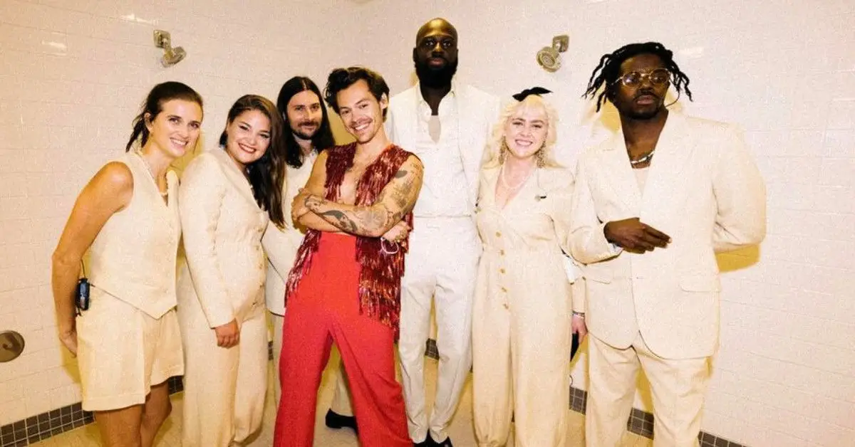 מדוע הארי סטיילס בוחר לשמור על מיניותו פרטית