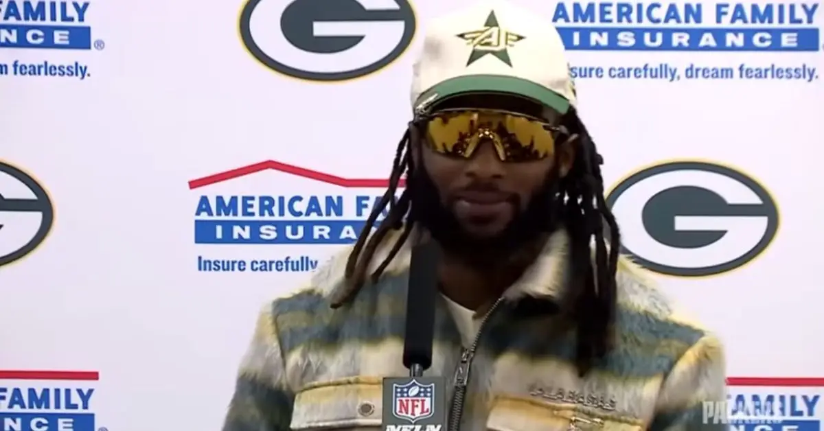 Aaron James bei einem Interview