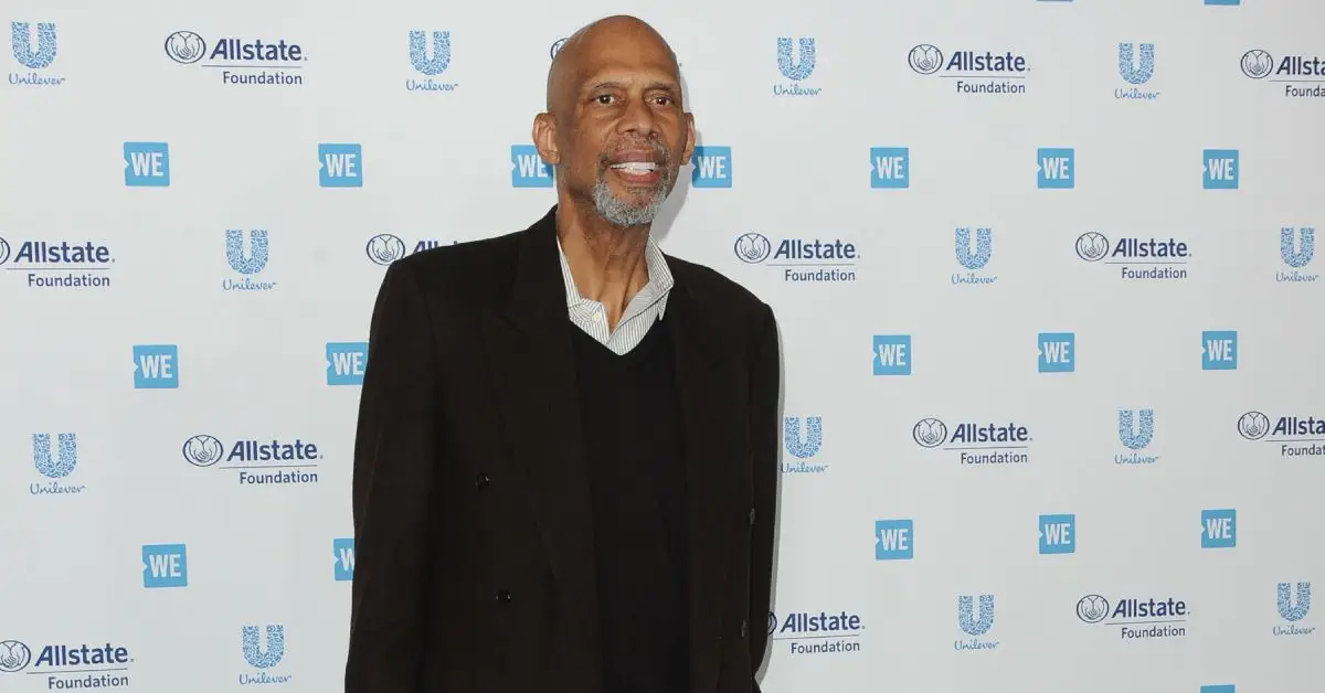 Kareem Abdul-Jabbar sa usmieva