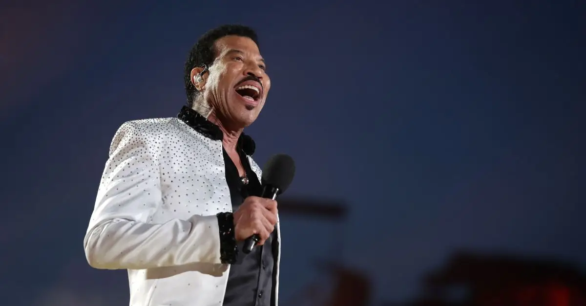 La valeur nette de Lionel Richie est absolument absurde, tout comme ses mystérieuses habitudes de dépenses