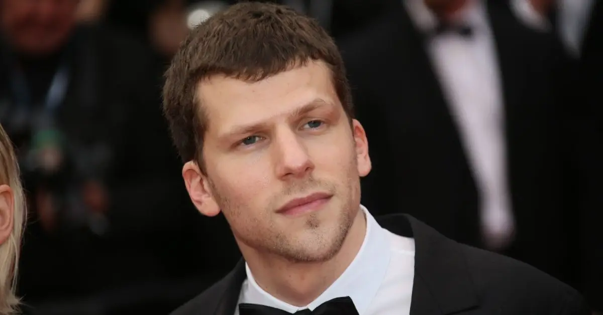 Den här intervjun med Jesse Eisenberg gick helt snett efter att han konfronterade journalisten